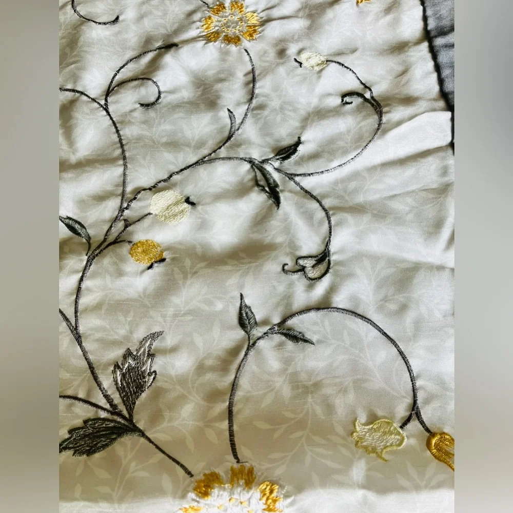 Madison Park Shimmering Yellow/Gold/White/Gray Silky Polyester Fabric beautiful
